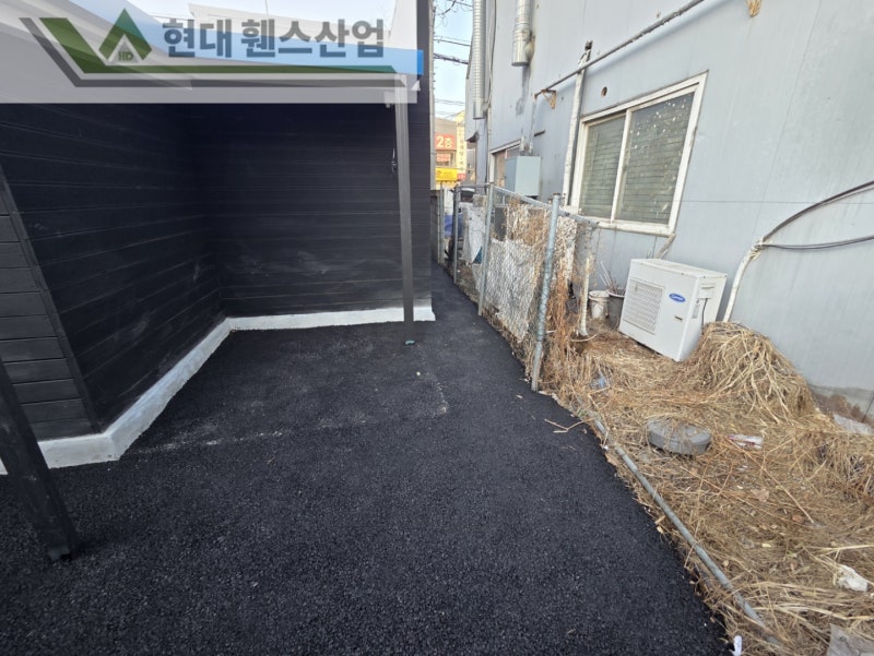 수원휀스 펜스 울타리 - 수원시 인계동에 위치한 신축건물에 경계용 메쉬휀스를 시공한 현장을 소개합니다.