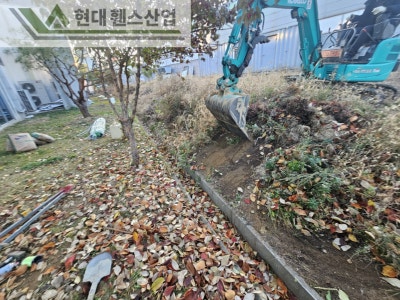 아산휀스 펜스 울타리 - 아산시 배방읍에 위치한 교회 건물 뒤편에 경계용 메쉬휀스를 시공한 현장을 소개합니다.