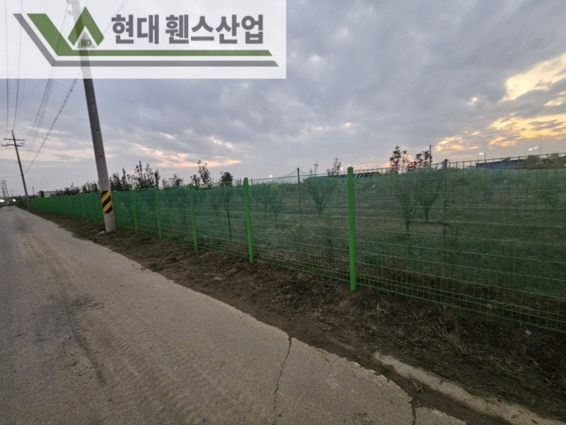 평택휀스 펜스 울타리 - 평택시 지제동 농막 경계에 메쉬휀스를 시공한 현장을 소개합니다. 평택휀스 펜스 울타리 - 평택시 지제동 농막 경계에 메쉬휀스를 시공한 현장을 소개합니다.