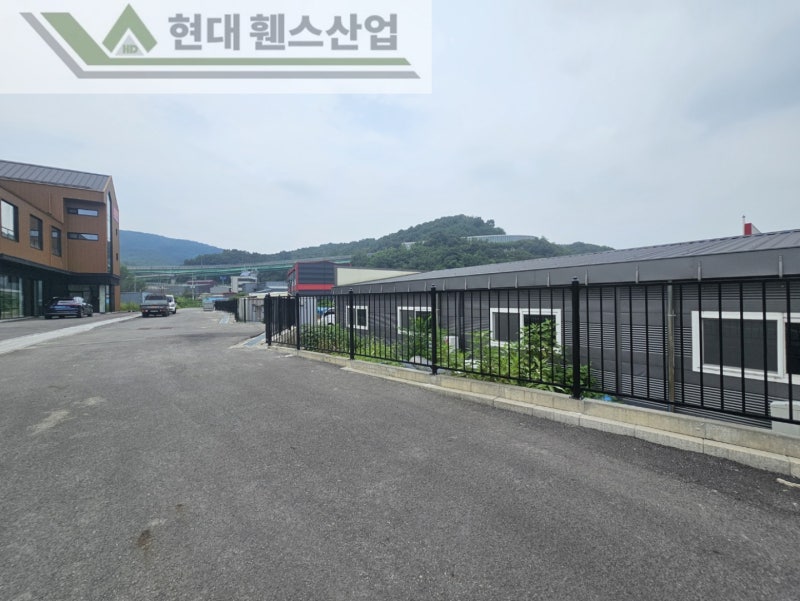천안휀스 펜스 울타리 - 천안시 서북구에 위치한 신축 카페 건물 경계에 베이직휀스를 시공한 현장을 소개합니다. 천안휀스 펜스 울타리 - 천안시 서북구에 위치한 신축 카페 건물 경계에 베이직휀스를 시공한 현장을 소개합니다.
