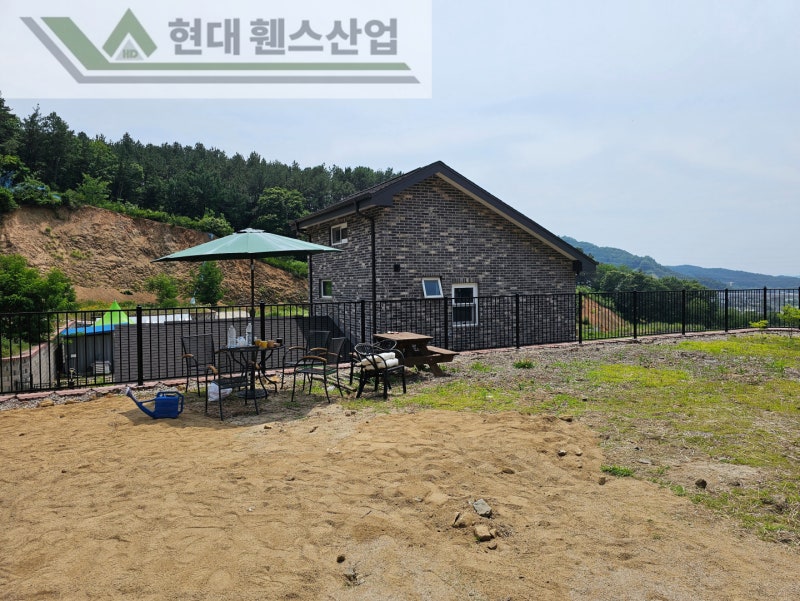 아산휀스 펜스 울타리 - 아산시 선장면에 위치한 경치가 아름다운 전원주택에 베이직휀스를 설치한 현장을 소개합니다. 아산휀스 펜스 울타리 - 아산시 선장면에 위치한 경치가 아름다운 전원주택에 베이직휀스를 설치한 현장을 소개합니다.