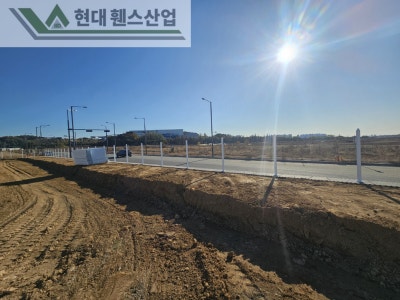 평택휀스 펜스 울타리 - 평택시 칠괴동에 위치한 신축산업단지 부지 경계에 경계용 베이직 B형휀스를 시공한 현장을 소개합니다.