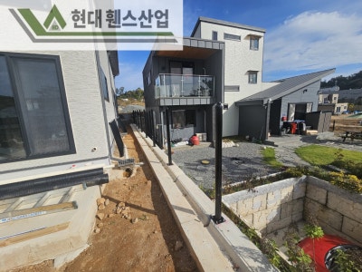 평택휀스 펜스 울타리 - 평택시 안중읍에 위치한 전원주택 경계에 베이직A형휀스를 시공한 현장을 소개합니다. 평택휀스 펜스 울타리 - 평택시 안중읍에 위치한 전원주택 경계에 베이직A형휀스를 시공한 현장을 소개합니다.