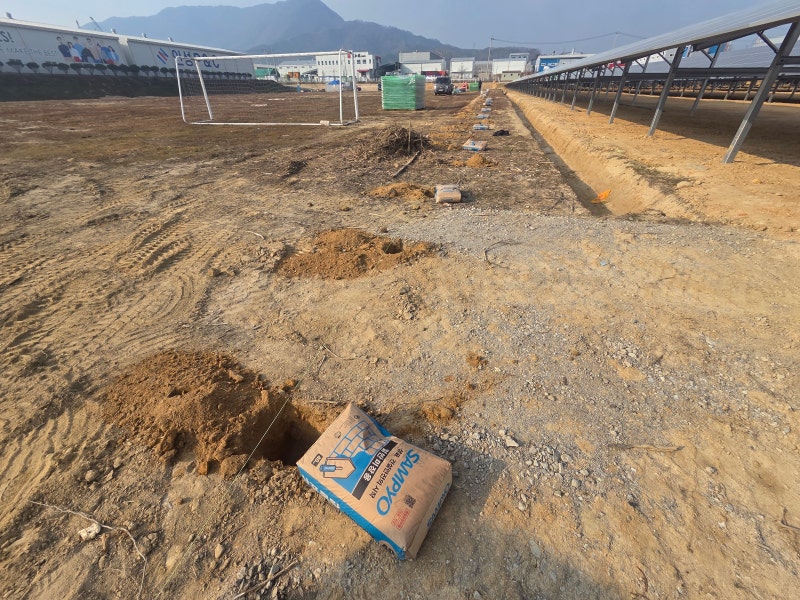 충북 보은 휀스 6000평부지에 태양광설치공간 펜스 설치 충북 보은 휀스 6000평부지에 태양광설치공간 펜스 설치