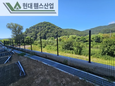 청평휀스 펜스 울타리 - 가평군 청평면에 위치한 물류창고에 경계용 메쉬휀스를 시공한 현장을 소개합니다.