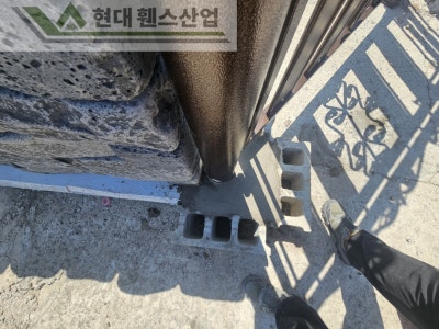 평택휀스 펜스 울타리 - 평택시 칠원동에 위치한 작은 마을 주택에 아름다운 합성목재가 들어간 대문을 시공한 현장을 소개합니다. 평택휀스 펜스 울타리 - 평택시 칠원동에 위치한 작은 마을 주택에 아름다운 합성목재가 들어간 대문을 시공한 현장을 소개합니다.