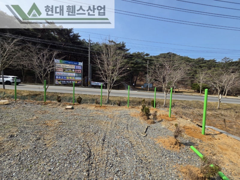 강화도휀스 펜스 울타리 - 강화도에 위치한 개인 소유지 경계에 메쉬휀스를 시공한 현장을 소개합니다.