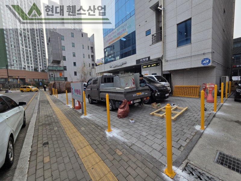 부평휀스 펜스 울타리 - 부평시 삼송동에 위치한 교회 건물 주차장에 경계용 베이직휀스를 시공한 현장을 소개합니다. 부평휀스 펜스 울타리 - 부평시 삼송동에 위치한 교회 건물 주차장에 경계용 베이직휀스를 시공한 현장을 소개합니다.