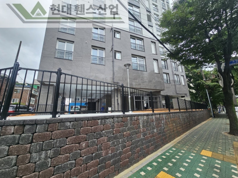 부천휀스 펜스 울타리 - 부천시 원종동에 위치한 신규 재건축 아파트 경계에 베이직 A형 휀스를 설치한 현장을 소개합니다. 부천휀스 펜스 울타리 - 부천시 원종동에 위치한 신규 재건축 아파트 경계에 베이직 A형 휀스를 설치한 현장을 소개합니다.