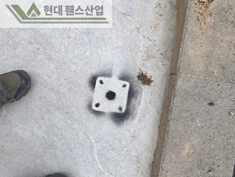 천안휀스 펜스 울타리 - 천안시 직산읍에 위치한 나대지 경계에 추락방지용 메쉬휀스를 시공한 현장을 소개합니다.
