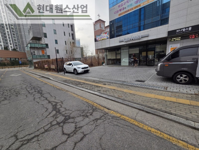 부평휀스 펜스 울타리 - 부평시 삼송동에 위치한 교회 건물 주차장에 경계용 베이직휀스를 시공한 현장을 소개합니다. 부평휀스 펜스 울타리 - 부평시 삼송동에 위치한 교회 건물 주차장에 경계용 베이직휀스를 시공한 현장을 소개합니다.
