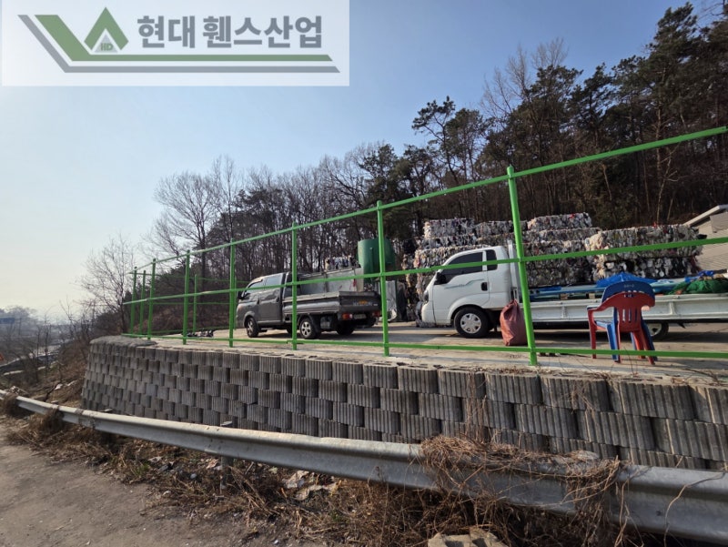 아산휀스 펜스 울타리 - 아산시 용화동에 위치한 재활용 공장 경계에 차폐휀스를 시공한 현장을 소개합니다. 아산휀스 펜스 울타리 - 아산시 용화동에 위치한 재활용 공장 경계에 차폐휀스를 시공한 현장을 소개합니다.