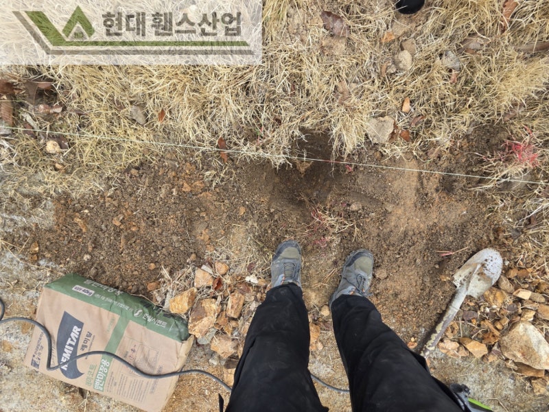 아산휀스 펜스 울타리 - 아산시 배방읍에 위치한 농막주택 경계에 메쉬휀스를 시공한 현장을 소개합니다. 아산휀스 펜스 울타리 - 아산시 배방읍에 위치한 농막주택 경계에 메쉬휀스를 시공한 현장을 소개합니다.