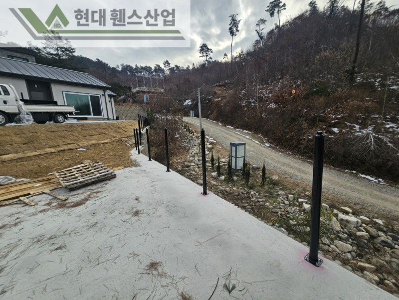 아산휀스 펜스 울타리 - 아산시 온천동에 위치한 전원주택 경계에 베이직A형휀스를 시공한 현장을 소개합니다. 아산휀스 펜스 울타리 - 아산시 온천동에 위치한 전원주택 경계에 베이직A형휀스를 시공한 현장을 소개합니다.