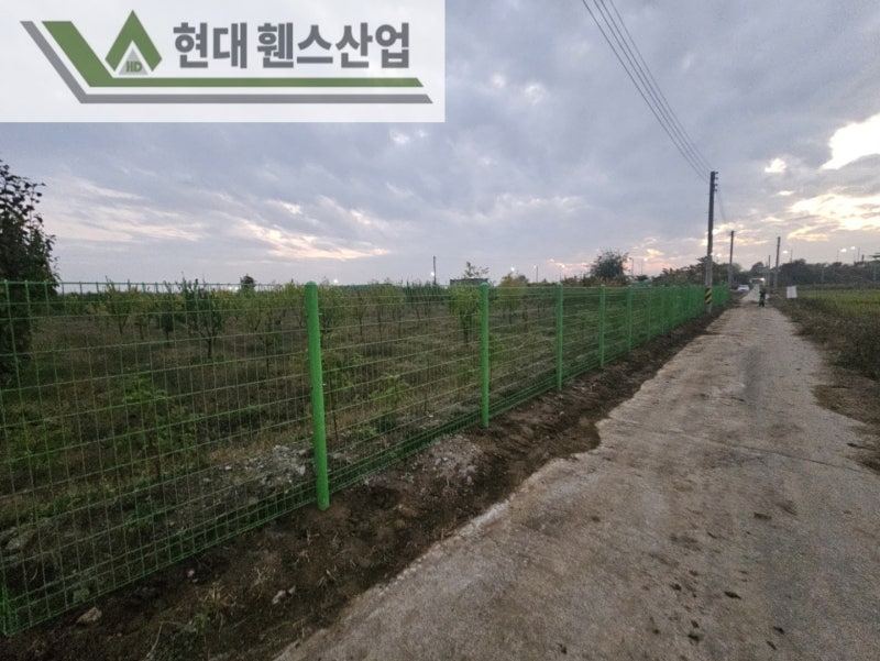 평택휀스 펜스 울타리 - 평택시 지제동 농막 경계에 메쉬휀스를 시공한 현장을 소개합니다. 평택휀스 펜스 울타리 - 평택시 지제동 농막 경계에 메쉬휀스를 시공한 현장을 소개합니다.