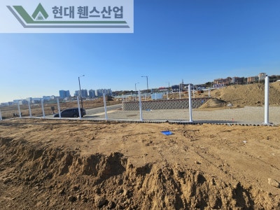 평택휀스 펜스 울타리 - 평택시 칠괴동에 위치한 신축산업단지 부지 경계에 경계용 베이직 B형휀스를 시공한 현장을 소개합니다.