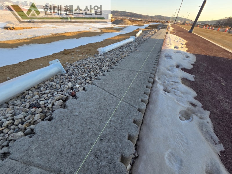 평택휀스 펜스 울타리 - 평택시 칠괴동에 위치한 브레인시티 신도시 부근 일반산업단지 부지 경계에 베이직 C형휀스를 시공한 현장을 소개합니다.