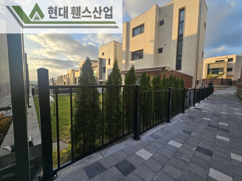 오산휀스 펜스 울타리 - 오산시 양산동에 위치한 전원주택 경계에 베이직 A형휀스를 시공한 현장을 소개합니다.