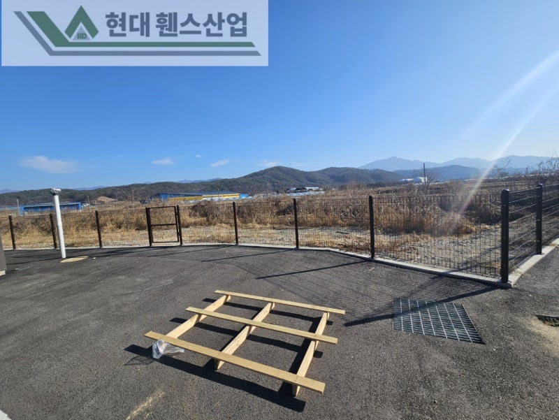 파주휀스 펜스 울타리 - 파주시 문산읍에 위치한 신축 창고단지 경계에 메쉬휀스를 시공한 현장을 소개합니다. 파주휀스 펜스 울타리 - 파주시 문산읍에 위치한 신축 창고단지 경계에 메쉬휀스를 시공한 현장을 소개합니다.