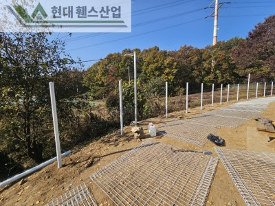 이천휀스 펜스 울타리 - 이천시 부발읍에 위치한 유기견보호소 경계에 메쉬휀스를 시공한 현장을 소개합니다.