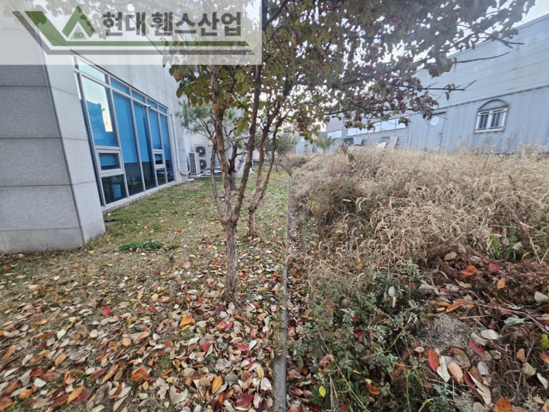 아산휀스 펜스 울타리 - 아산시 배방읍에 위치한 교회 건물 뒤편에 경계용 메쉬휀스를 시공한 현장을 소개합니다.