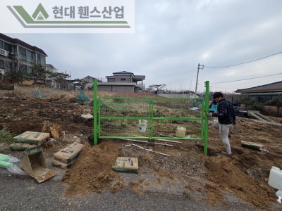 아산휀스 펜스 울타리 - 아산시 모종동에 위치한 작은 전원주택마을 내에 위치한 작은 밭에 출입방지용 메쉬휀스를 시공한 현장을 소개합니다. 아산휀스 펜스 울타리 - 아산시 모종동에 위치한 작은 전원주택마을 내에 위치한 작은 밭에 출입방지용 메쉬휀스를 시공한 현장을 소개합니다.