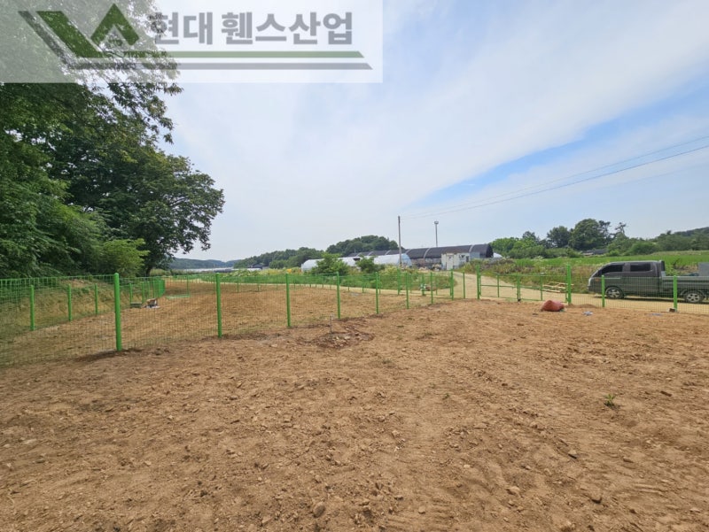 예산휀스 펜스 울타리 - 예산군 덕산면에 위치한 주말 농장 부지에 경계를 나누는 메쉬휀스를 설치한 현장을 소개합니다.