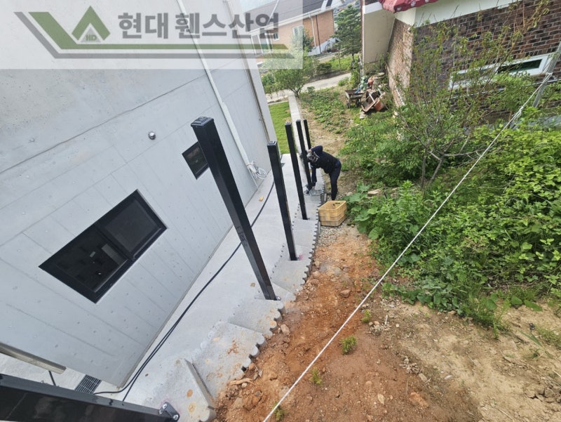 평택휀스 펜스 울타리 - 평택시 유천동에 위치한 신축 교회 건물에 베이직 휀스를 설치한 현장을 소개합니다. 평택휀스 펜스 울타리 - 평택시 유천동에 위치한 신축 교회 건물에 베이직 휀스를 설치한 현장을 소개합니다.