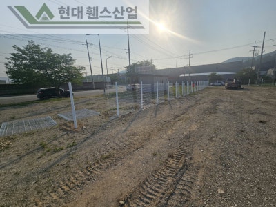 천안휀스 펜스 울타리 - 천안시 동남구에 위치한 산업단지 부지에 경계용 메쉬휀스를 설치한 현장을 소개합니다. 천안휀스 펜스 울타리 - 천안시 동남구에 위치한 산업단지 부지에 경계용 메쉬휀스를 설치한 현장을 소개합니다.