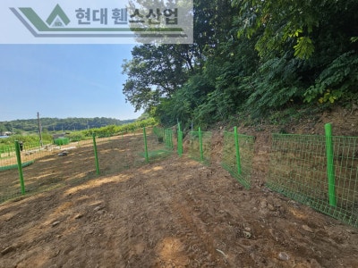 예산휀스 펜스 울타리 - 예산군 덕산면에 위치한 주말 농장 부지에 경계를 나누는 메쉬휀스를 설치한 현장을 소개합니다.