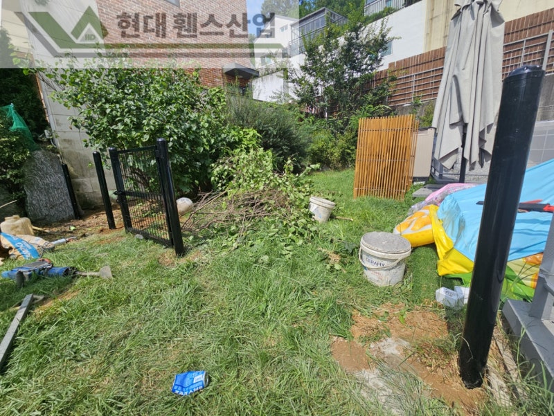 진천휀스 펜스 울타리 - 진천군 문백면에 위치한 전원주택 마당에 반려견의 공간을 위한 메쉬휀스를 시공한 현장을 소개합니다. 진천휀스 펜스 울타리 - 진천군 문백면에 위치한 전원주택 마당에 반려견의 공간을 위한 메쉬휀스를 시공한 현장을 소개합니다.