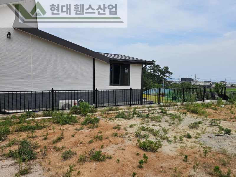 평택휀스 펜스 울타리 - 평택시 칠원동에 위치한 전원주택단지에 베이직휀스를 설치한 현장을 소개합니다.