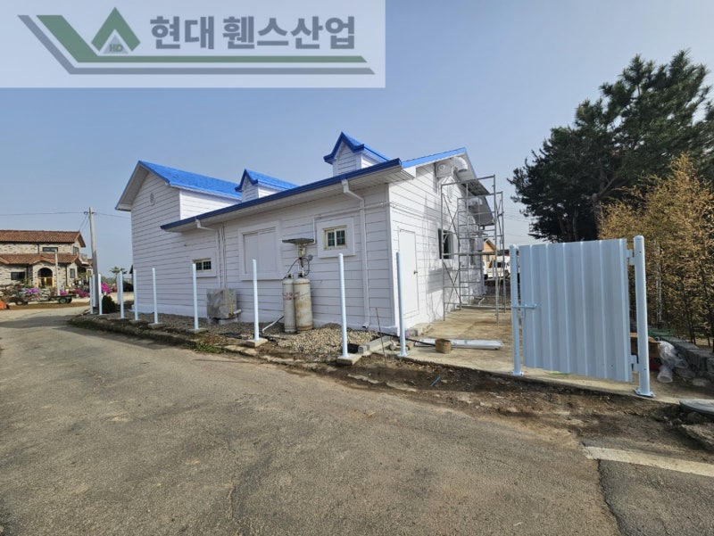 여주휀스 펜스 울타리 - 여주시 점동면에 위치한 키즈카페 예정지에 합성목재 가림막휀스와 차폐휀스를 설치한 현장을 소개합니다. Vo.2 여주휀스 펜스 울타리 - 여주시 점동면에 위치한 키즈카페 예정지에 합성목재 가림막휀스와 차폐휀스를 설치한 현장을 소개합니다. Vo.2