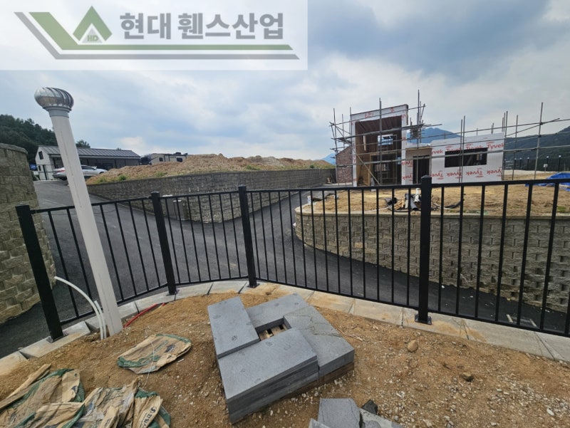 공주휀스 펜스 울타리 - 공주시 유구읍에 위치한 전원주택 예정지 담장에 베이직휀스를 설치한 현장을 소개합니다. 공주휀스 펜스 울타리 - 공주시 유구읍에 위치한 전원주택 예정지 담장에 베이직휀스를 설치한 현장을 소개합니다.
