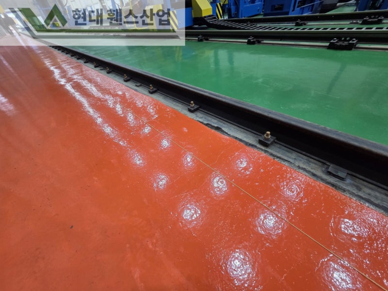 천안휀스 펜스 울타리 - 천안시 풍세면에 위치한 철강 공장 내부에 안전난간용 메쉬휀스를 시공한 현장을 소개합니다.