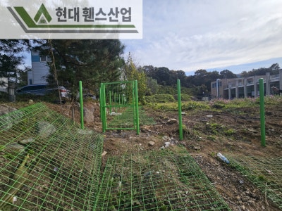 천안휀스 펜스 울타리 - 천안시 성성동에 위치한 빈 공터에 경계용 메쉬휀스를 시공한 현장을 소개합니다. 천안휀스 펜스 울타리 - 천안시 성성동에 위치한 빈 공터에 경계용 메쉬휀스를 시공한 현장을 소개합니다.