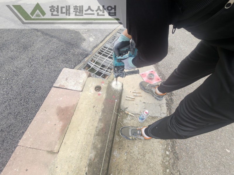 성남휀스 펜스 울타리 - 성남시 수정구에 위치한 영어 유치원에 메쉬휀스 4.0m(2.0+2.0)*2단 휀스를 시공한 현장을 소개합니다.