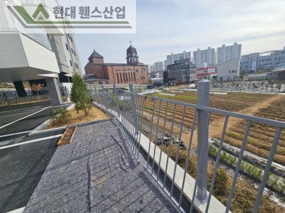 용인휀스 펜스 울타리 - 용인시 보정동에 위치한 신축 원룸빌라 경계에 추락방지용 베이직A형휀스를 시공한 현장을 소개합니다.