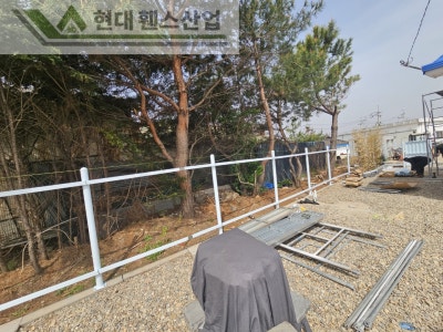 여주휀스 펜스 울타리 - 여주시 점동면에 위치한 키즈카페 예정지에 합성목재 가림막휀스와 차폐휀스를 설치한 현장을 소개합니다. Vo.2 여주휀스 펜스 울타리 - 여주시 점동면에 위치한 키즈카페 예정지에 합성목재 가림막휀스와 차폐휀스를 설치한 현장을 소개합니다. Vo.2
