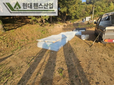 안성휀스 펜스 울타리 - 안성시 아양동에 위치한 나대지에 경계용 메쉬휀스를 시공한 현장을 소개합니다. 안성휀스 펜스 울타리 - 안성시 아양동에 위치한 나대지에 경계용 메쉬휀스를 시공한 현장을 소개합니다.