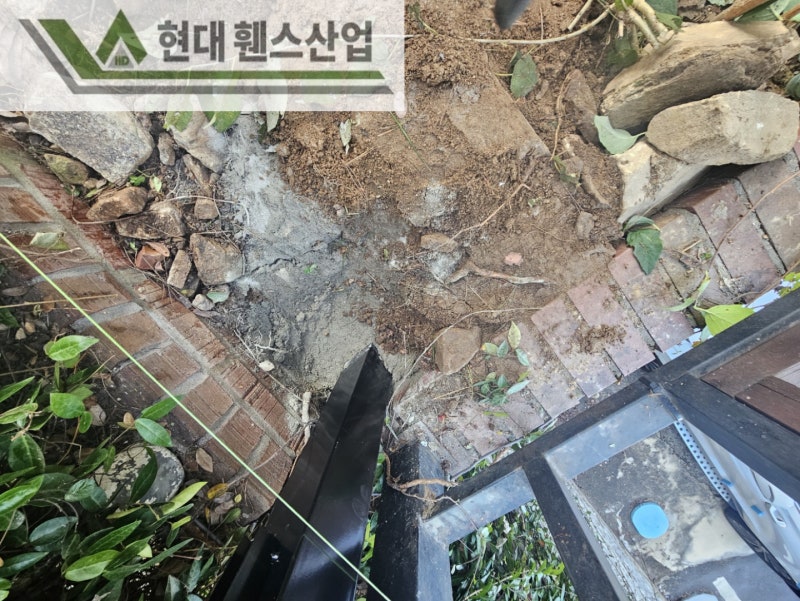 평택 휀스 펜스 울타리 - 평택시 청북읍에 위치한 전원주택에 합성목재 가림막휀스를 시공한 현장을 소개합니다. 평택 휀스 펜스 울타리 - 평택시 청북읍에 위치한 전원주택에 합성목재 가림막휀스를 시공한 현장을 소개합니다.