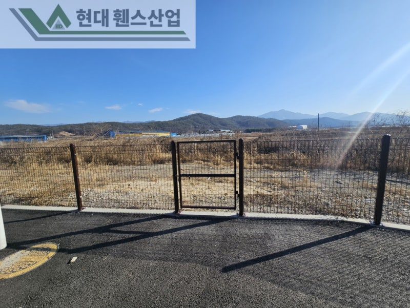 파주휀스 펜스 울타리 - 파주시 문산읍에 위치한 신축 창고단지 경계에 메쉬휀스를 시공한 현장을 소개합니다. 파주휀스 펜스 울타리 - 파주시 문산읍에 위치한 신축 창고단지 경계에 메쉬휀스를 시공한 현장을 소개합니다.