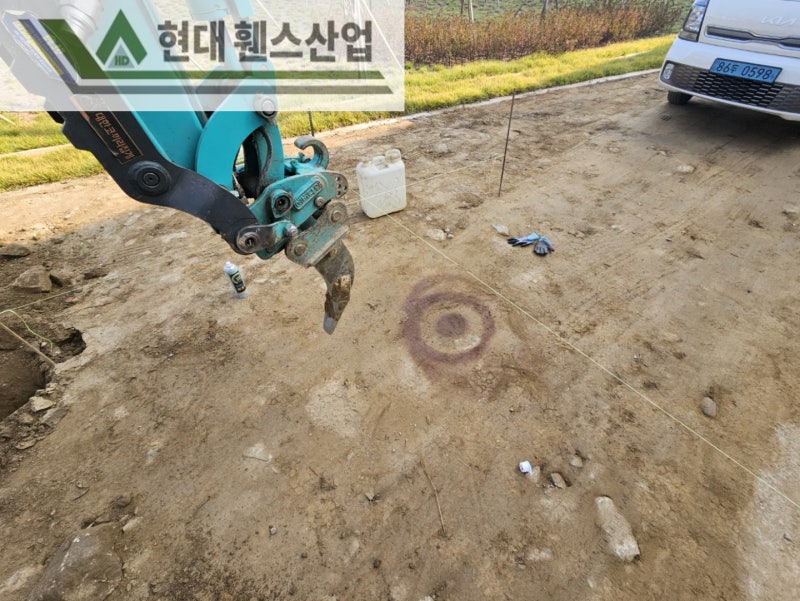 오산휀스 펜스 울타리 - 오산시 초평동에 위치한 나대지 경계에 메쉬휀스를 시공한 현장을 소개합니다.