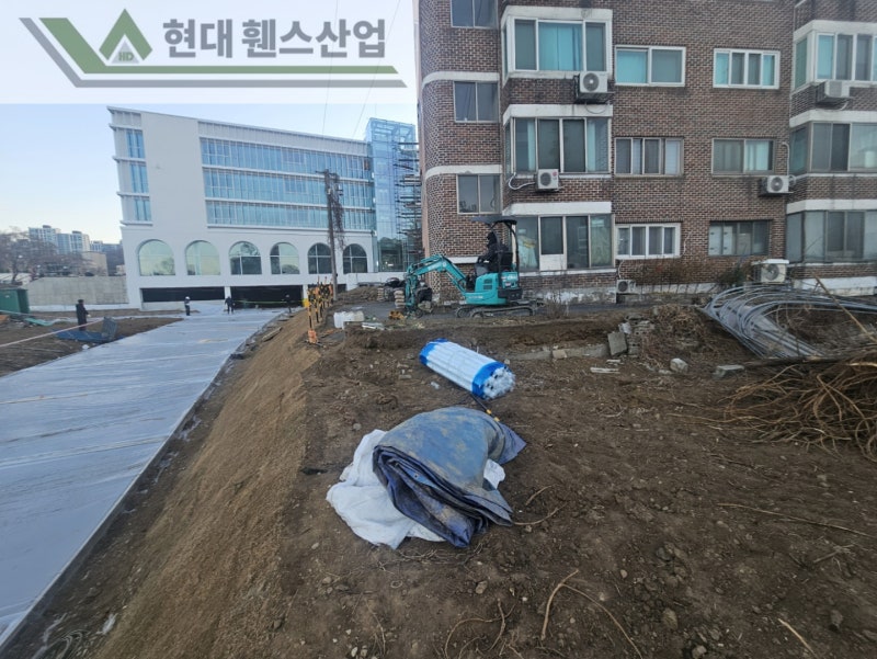 오산휀스 펜스 울타리 - 오산시 지곶동에 위치한 신축 건물에 경계용 메쉬휀스를 시공한 현장을 소개합니다.
