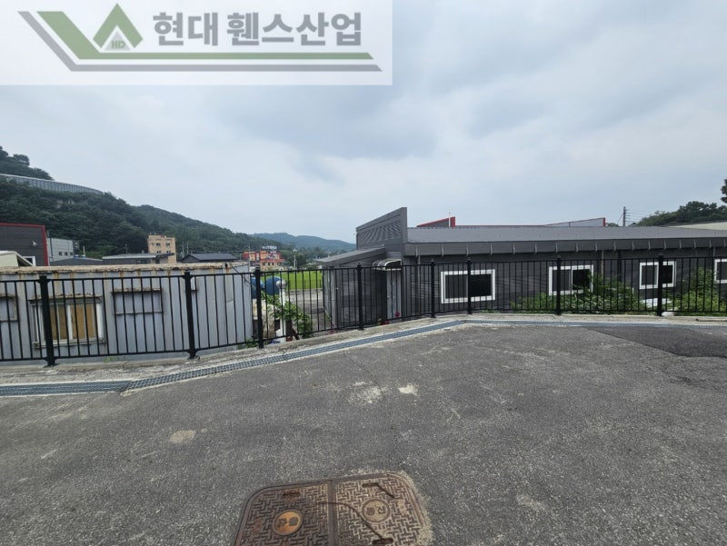 천안휀스 펜스 울타리 - 천안시 서북구에 위치한 신축 카페 건물 경계에 베이직휀스를 시공한 현장을 소개합니다. 천안휀스 펜스 울타리 - 천안시 서북구에 위치한 신축 카페 건물 경계에 베이직휀스를 시공한 현장을 소개합니다.