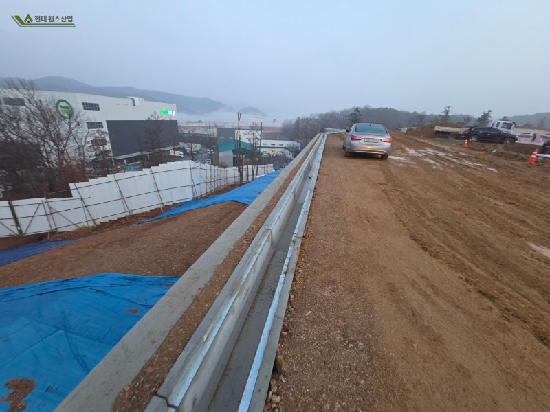 용인휀스 시공 사례 용인시 처인구 이동읍 공장부지 안전휀스 설치 현장 용인휀스 시공 사례 용인시 처인구 이동읍 공장부지 안전휀스 설치 현장
