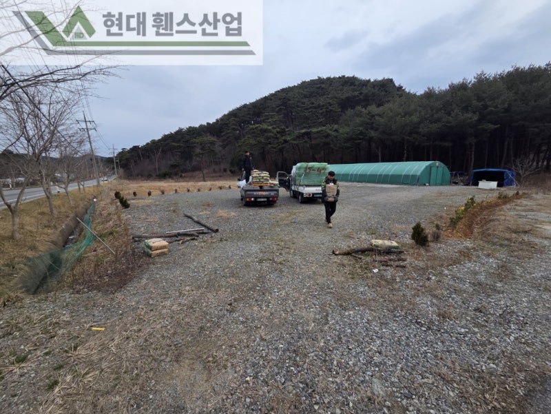 강화도휀스 펜스 울타리 - 강화도에 위치한 개인 소유지 경계에 메쉬휀스를 시공한 현장을 소개합니다.
