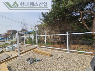 여주휀스 펜스 울타리 - 여주시 점동면에 위치한 키즈카페 예정지에 합성목재 가림막휀스와 차폐휀스를 설치한 현장을 소개합니다. Vo.2 여주휀스 펜스 울타리 - 여주시 점동면에 위치한 키즈카페 예정지에 합성목재 가림막휀스와 차폐휀스를 설치한 현장을 소개합니다. Vo.2