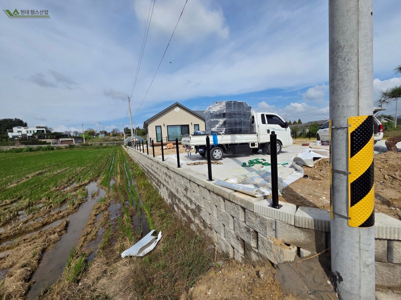 용인휀스 처인구 이동읍 전원주택단지 메쉬휀스 기초 매립형 타입 H1500 시공 설치