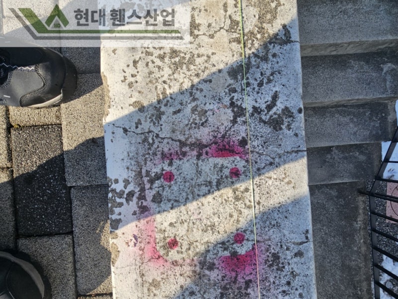평택휀스 펜스 울타리 - 평택시 용이동에 위치한 유치원 주차장에 기존 메쉬휀스 철거 및 베이직B형휀스를 시공한 현장을 소개합니다.